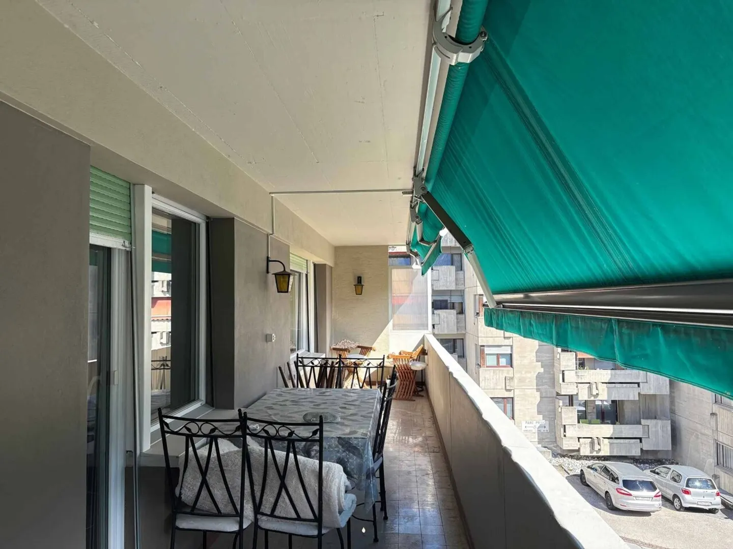 Renovated Apartment with Balconies - Photo 7 of 11