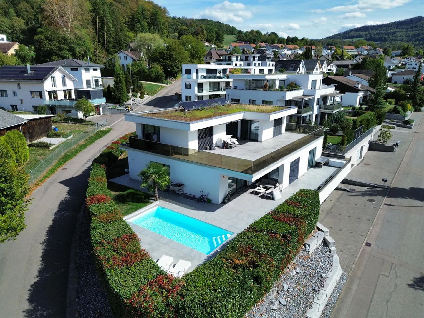 Villa de 7,5 pièces avec piscine et espace généreux - Photo 2 sur 21