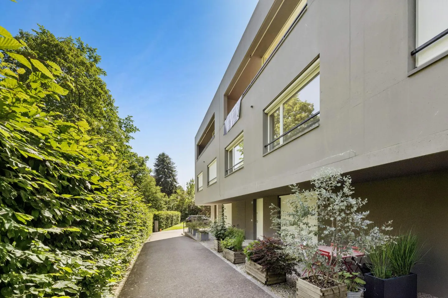 Contemporary triplex in half-levels with loggia, independent studio - Photo 3 of 7