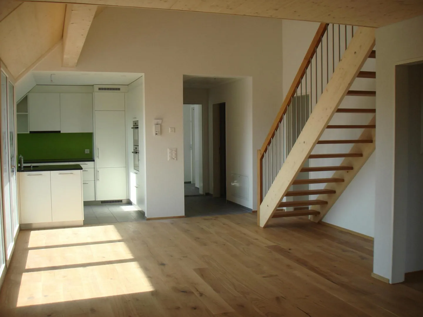 Charmante Dachwohnung mit Galerie - Foto 1 von 9