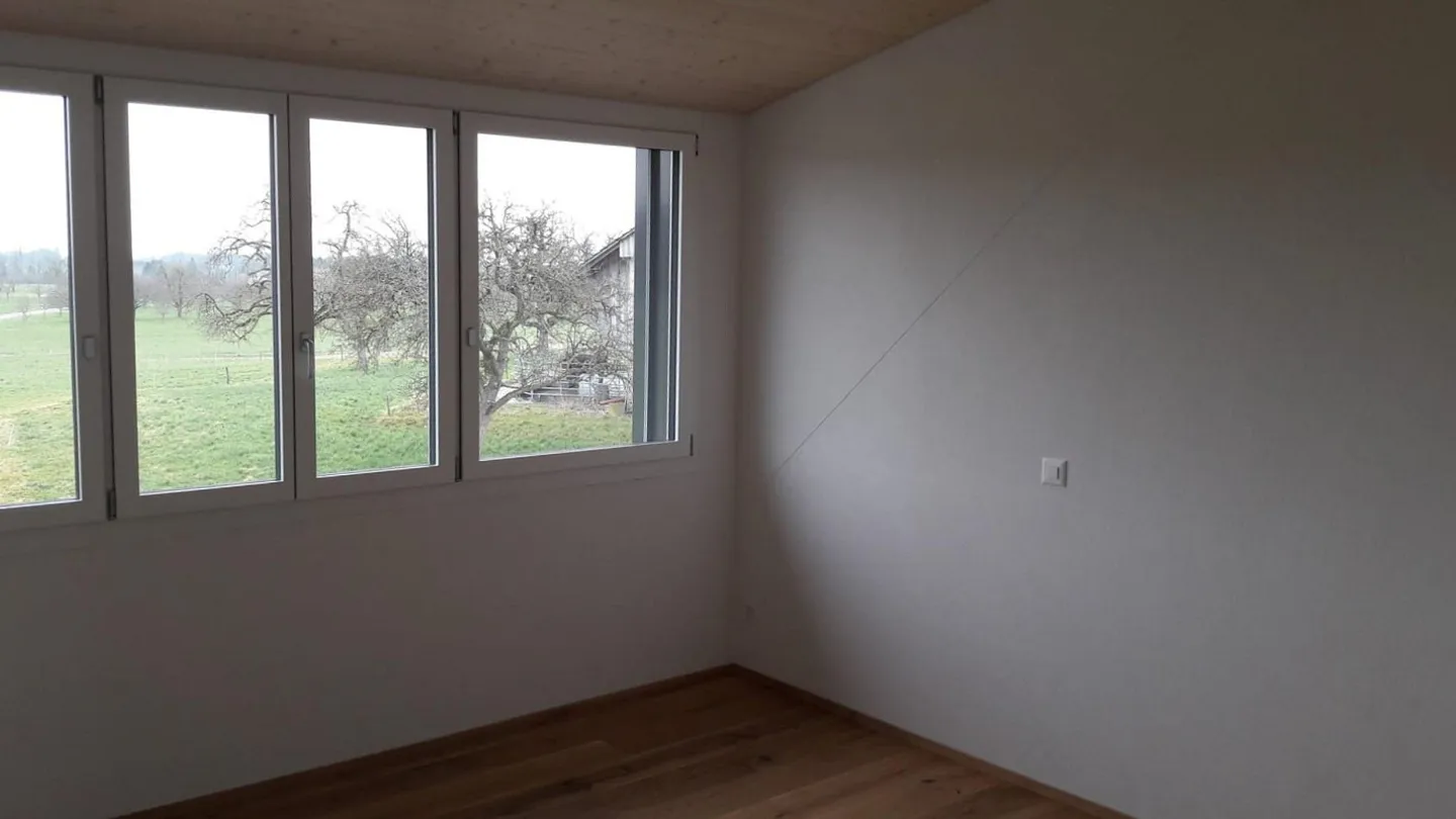 Charmante Dachwohnung mit Galerie - Foto 7 von 9