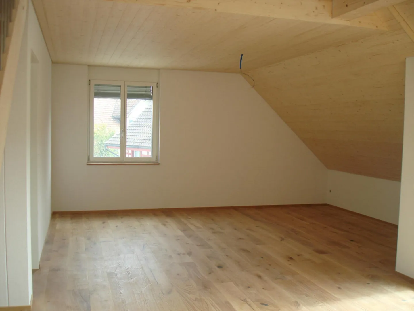 Charmante Dachwohnung mit Galerie - Foto 5 von 9