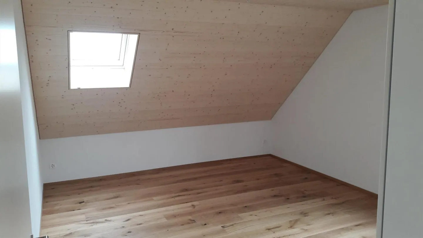 Charmante Dachwohnung mit Galerie - Foto 6 von 9