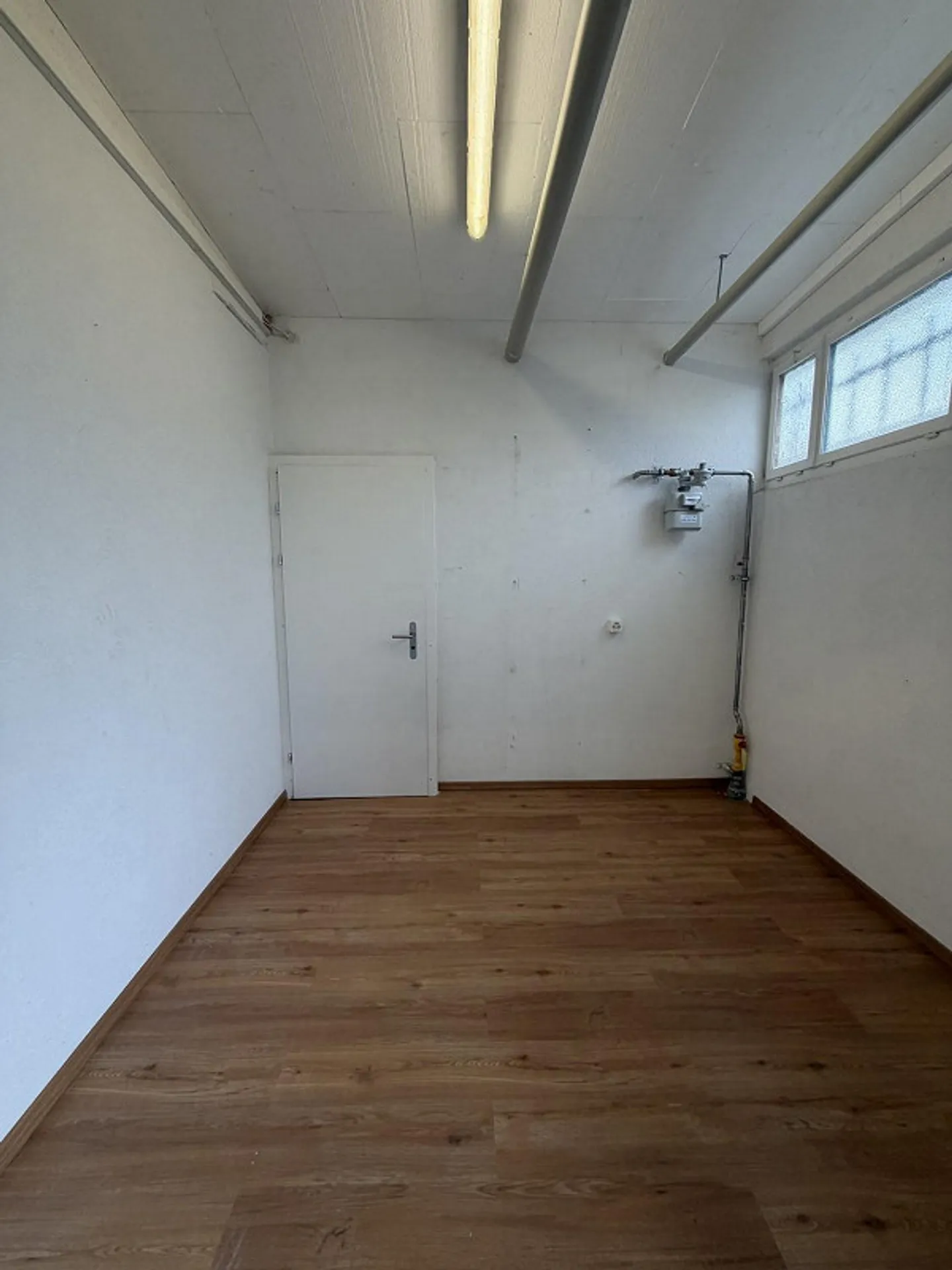 Officina con magazzino e garage a Therwil - Foto 4 di 11