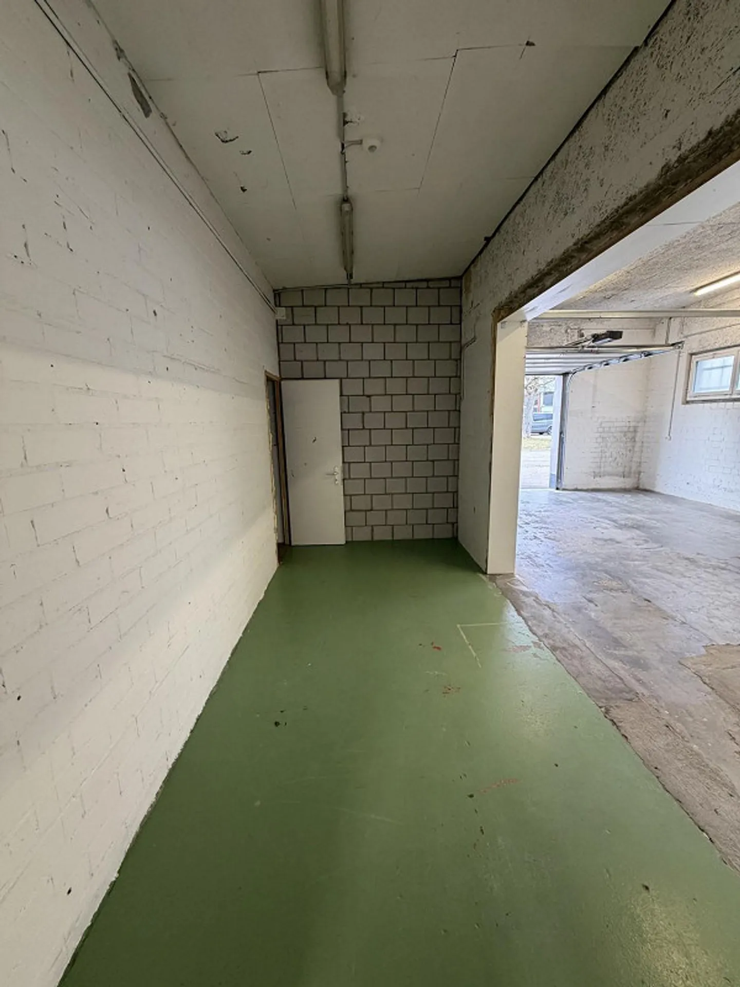 Officina con magazzino e garage a Therwil - Foto 5 di 11