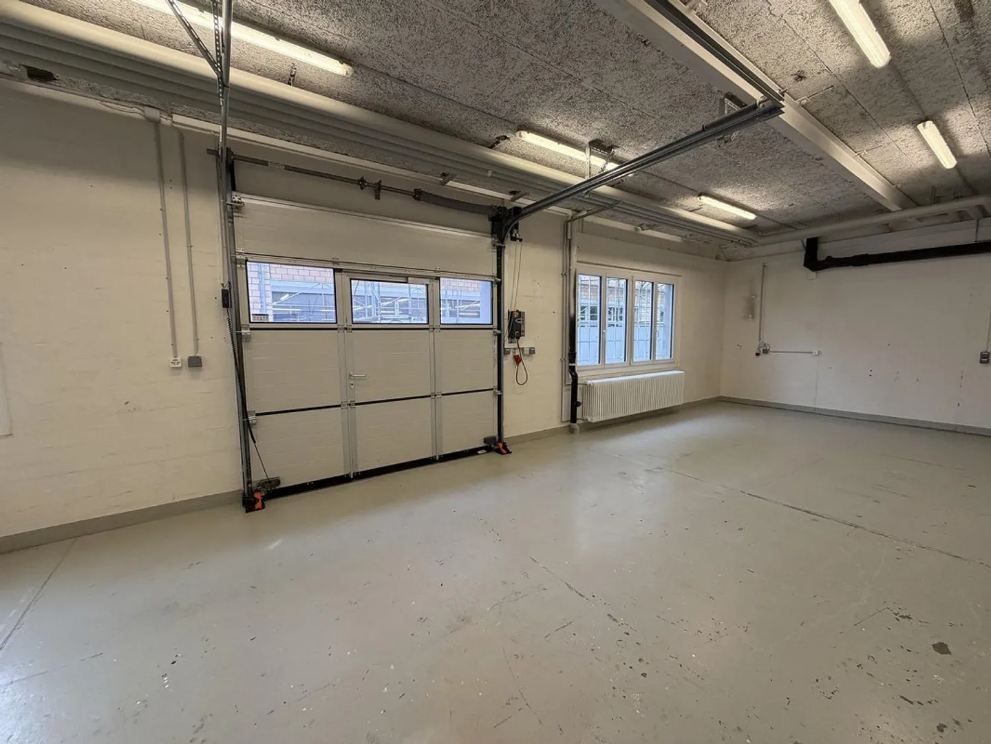 Officina con magazzino e garage a Therwil - Foto 2 di 11