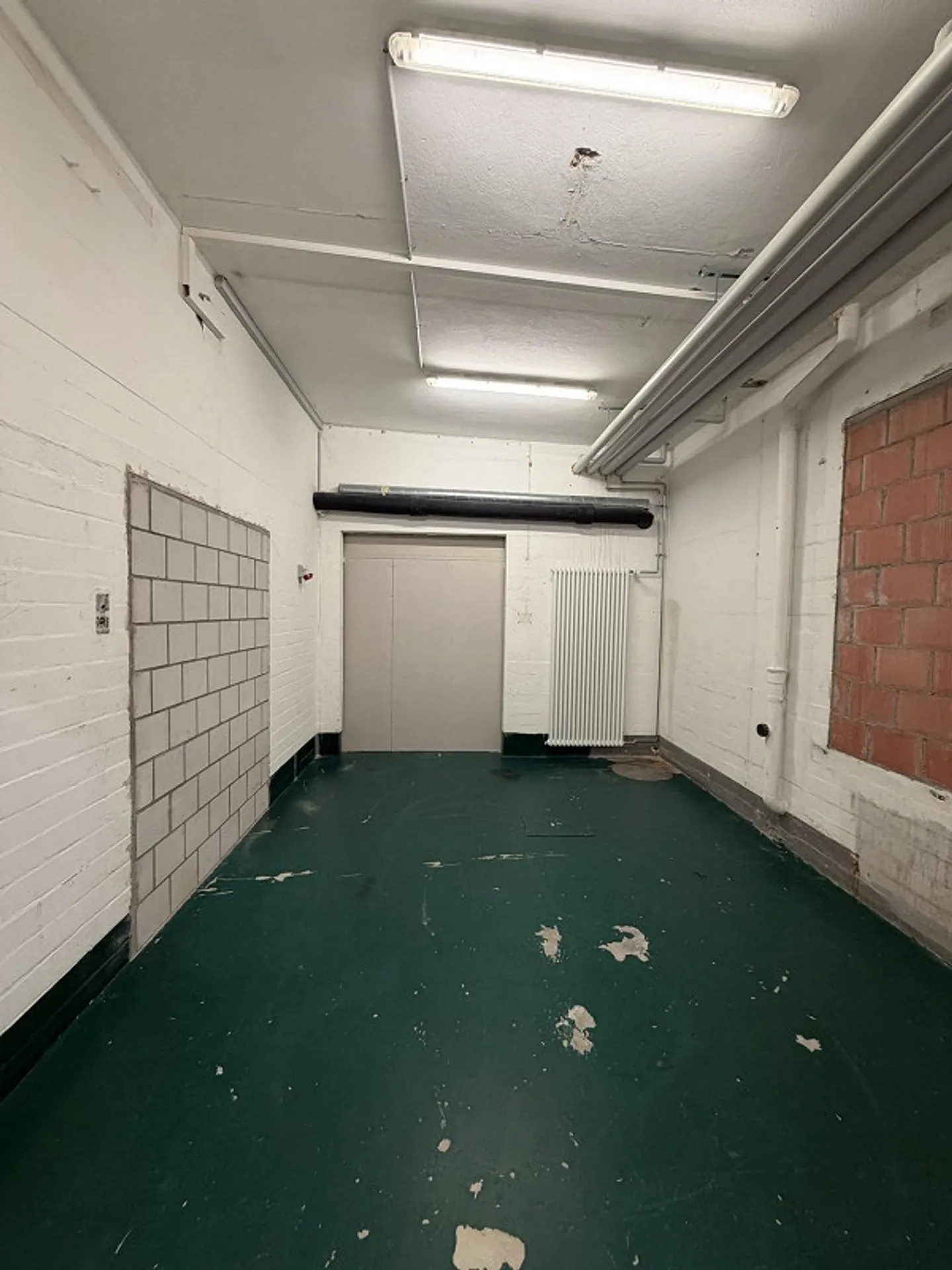 Officina con magazzino e garage a Therwil - Foto 3 di 11