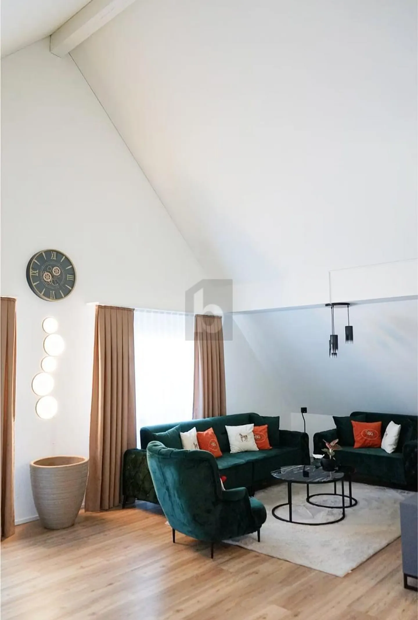 SPACIEUX ET STYLÉ AVEC CUISINE OUVERTE - Photo 1 sur 6