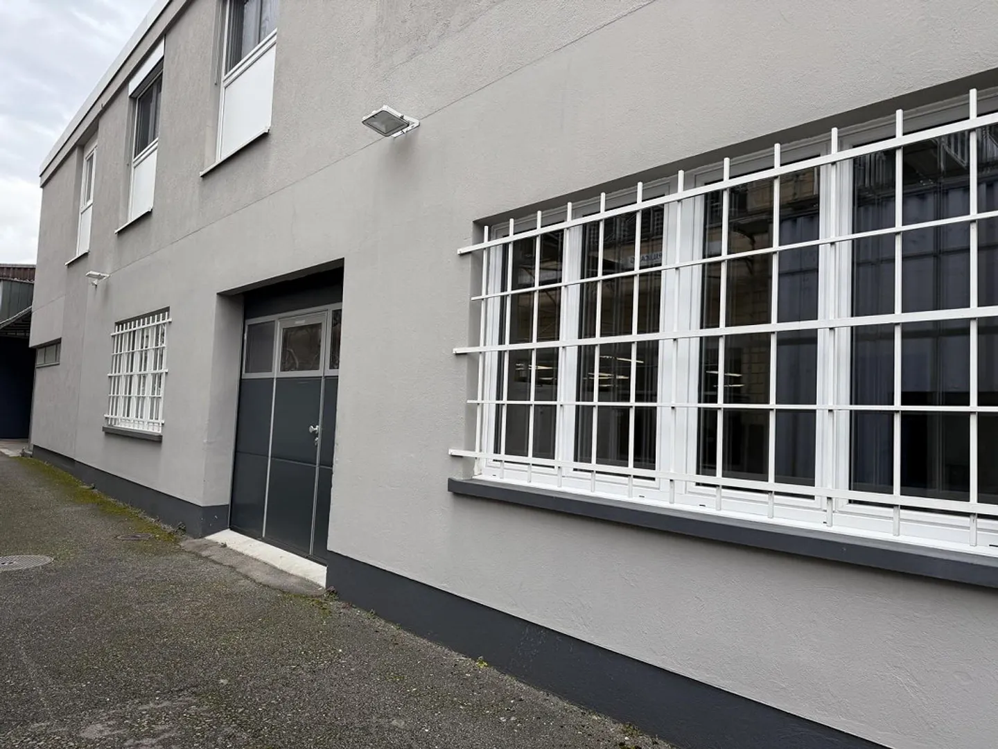 Officina con magazzino e garage a Therwil - Foto 9 di 11