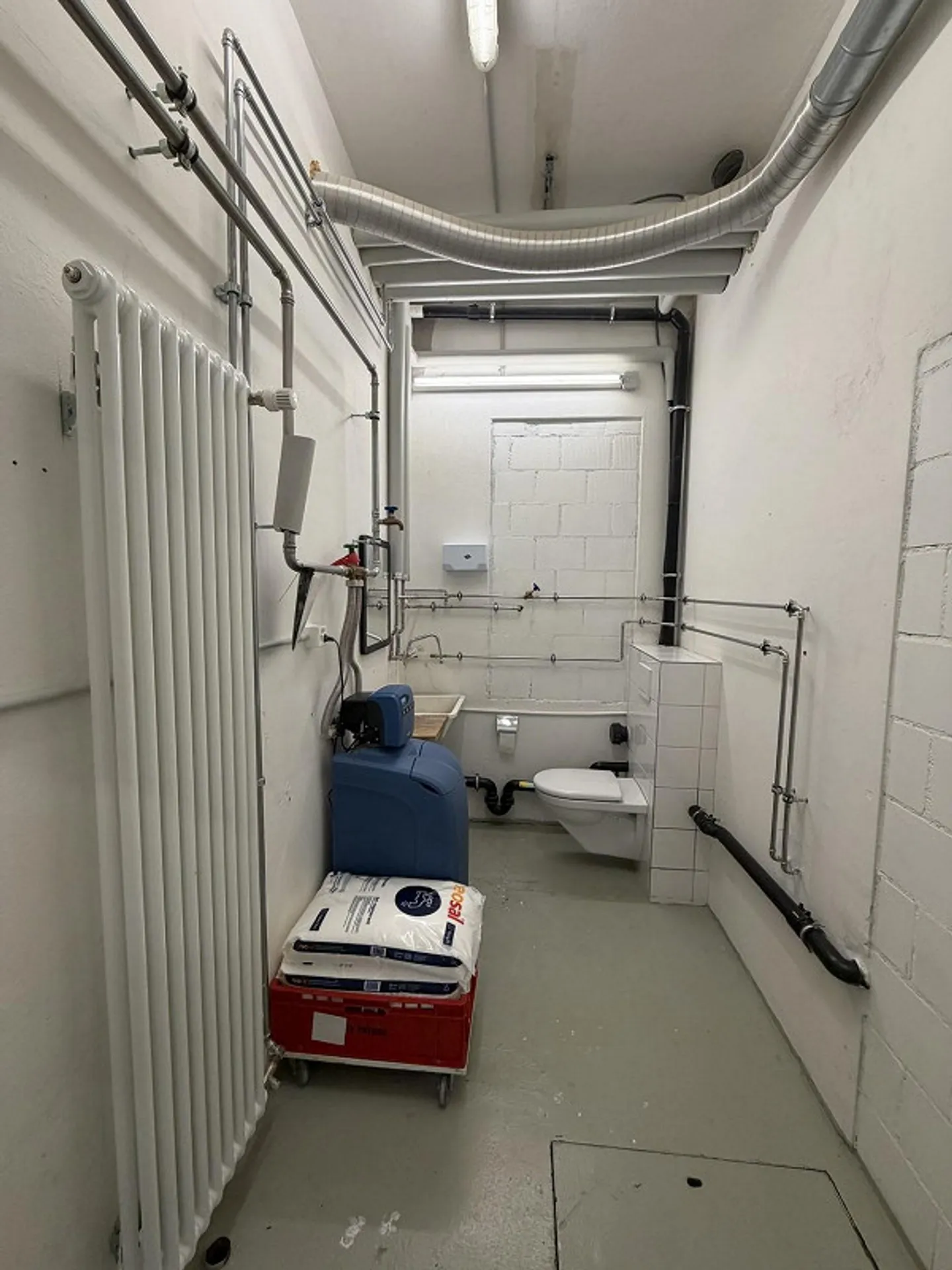 Officina con magazzino e garage a Therwil - Foto 8 di 11