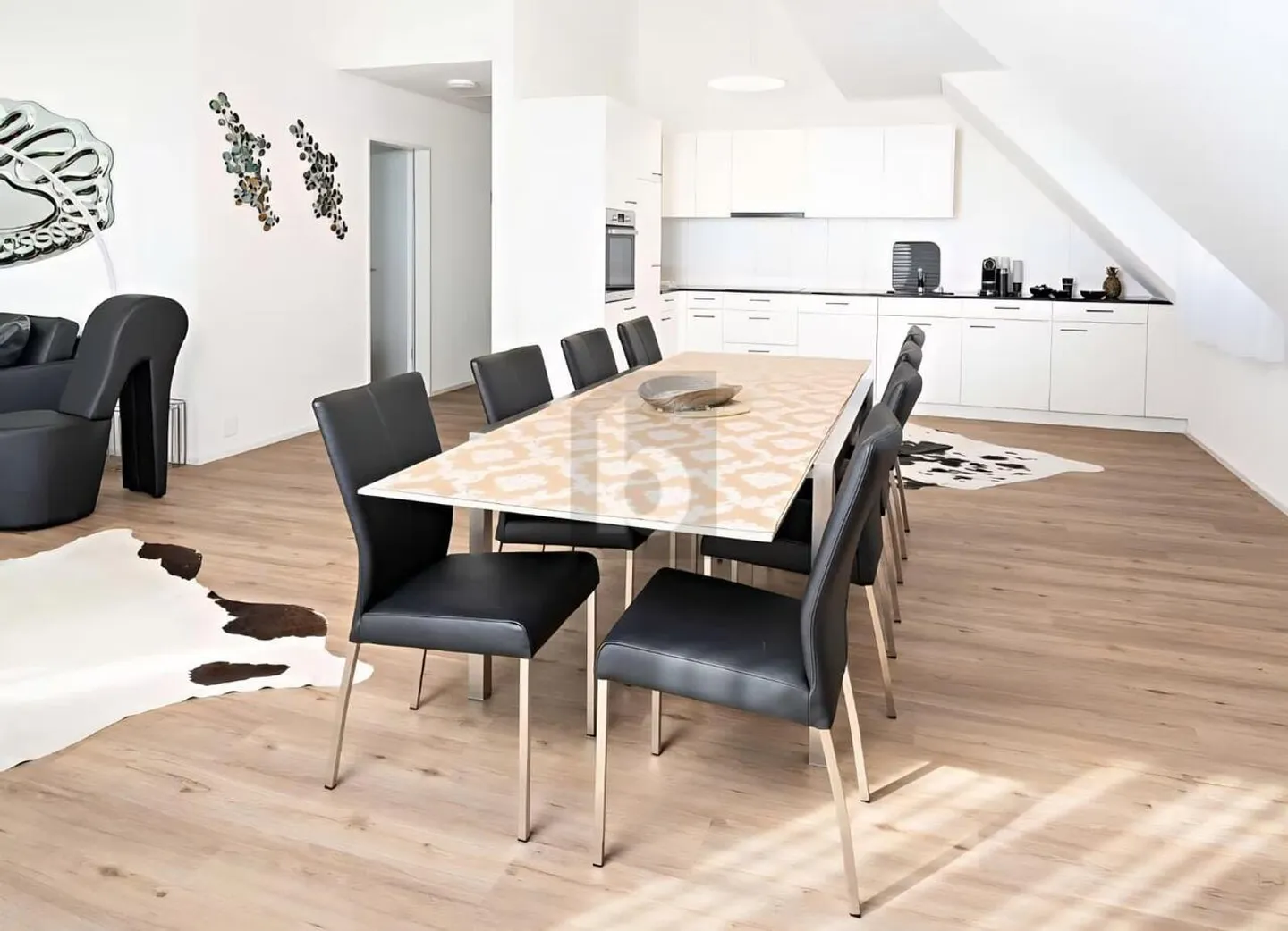 SPACIEUX ET STYLÉ AVEC CUISINE OUVERTE - Photo 2 sur 6