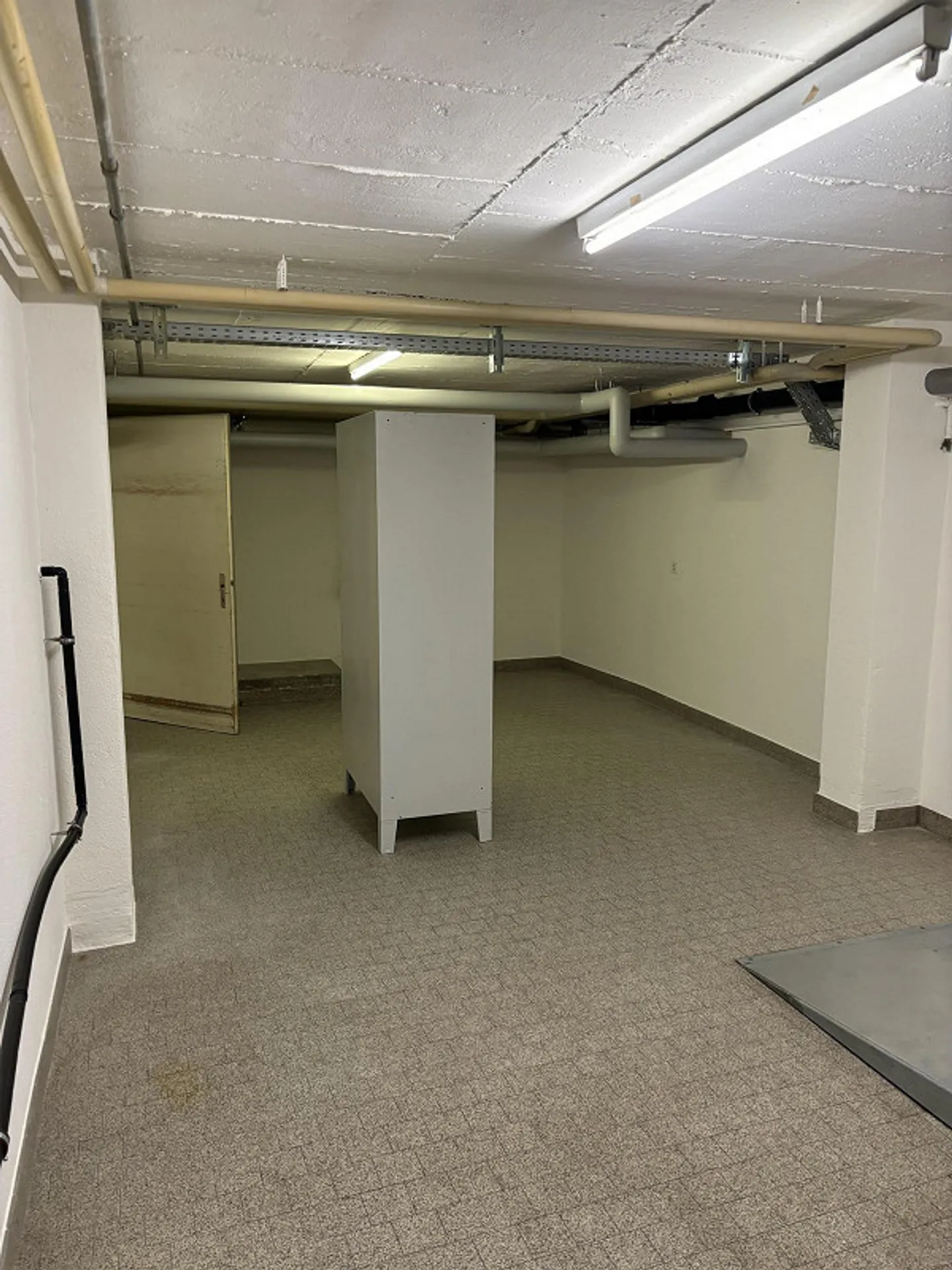 Retail Space for Sale - Photo 8 of 9