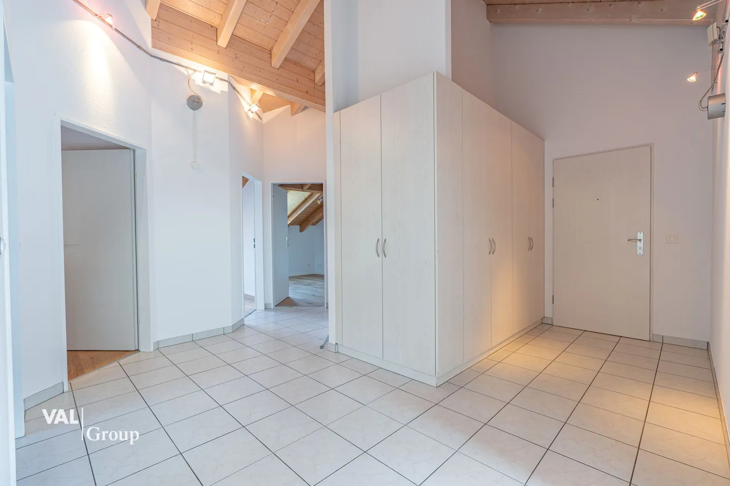 Charmante Attique de 4,5 pièces - Photo 4 sur 11