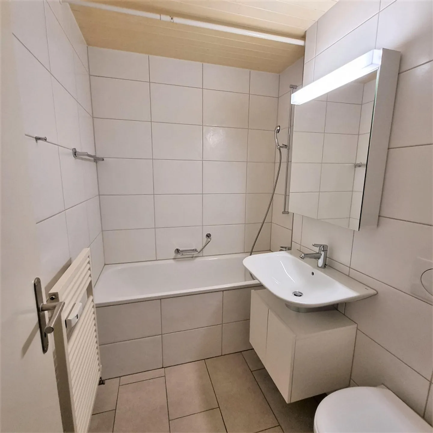 Moderne Wohnung mit Schlossblick - Foto 3 von 9