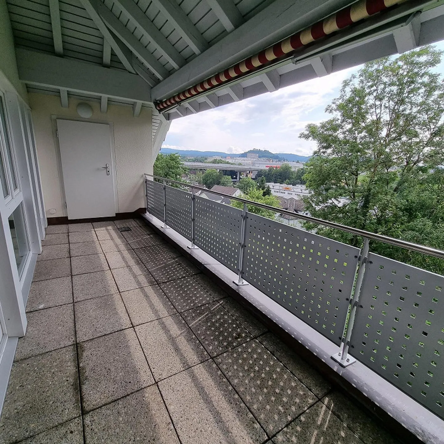 Moderne Wohnung mit Schlossblick - Foto 8 von 9