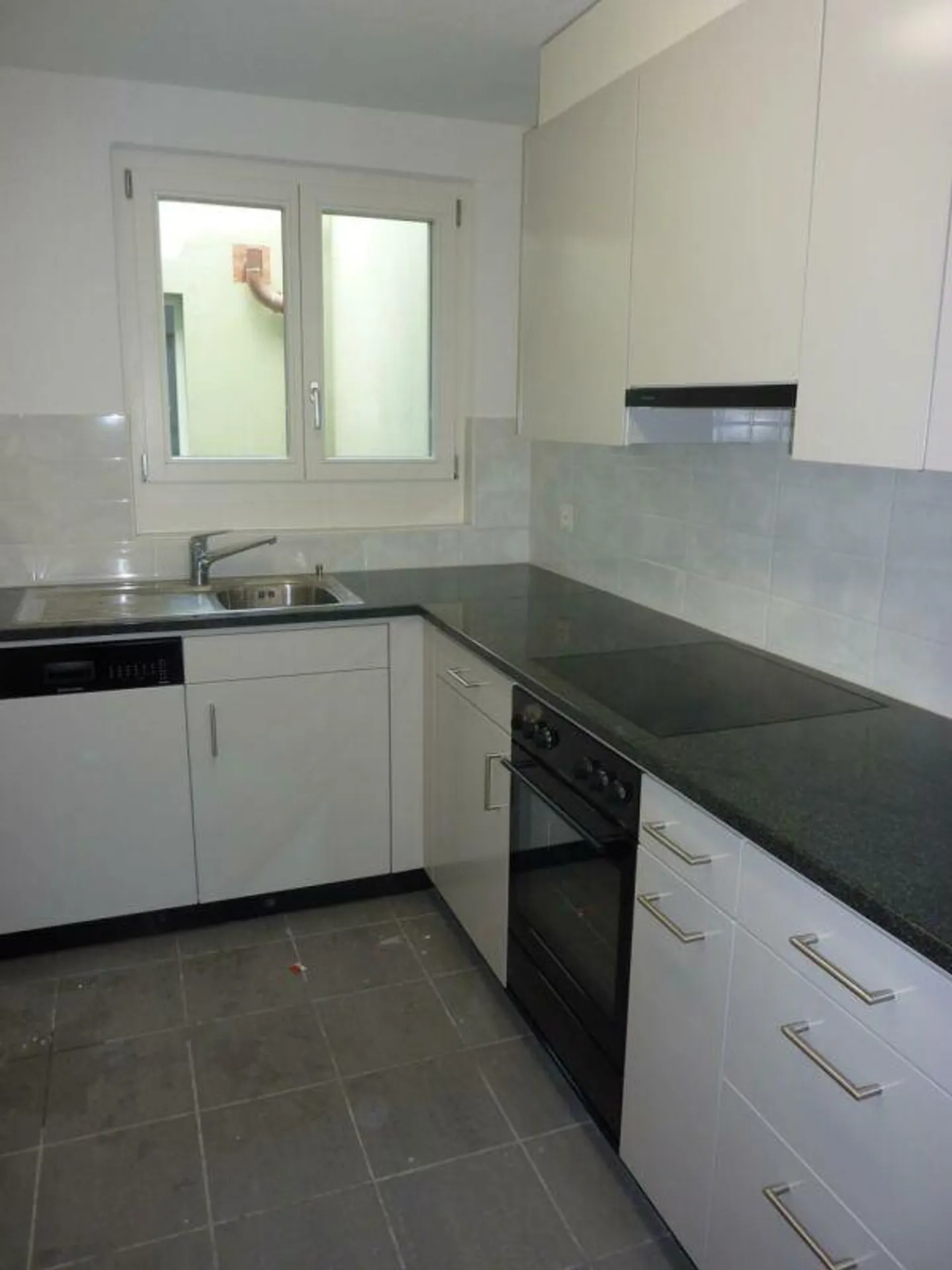 Modern Old Town Apartment - Photo 2 of 5