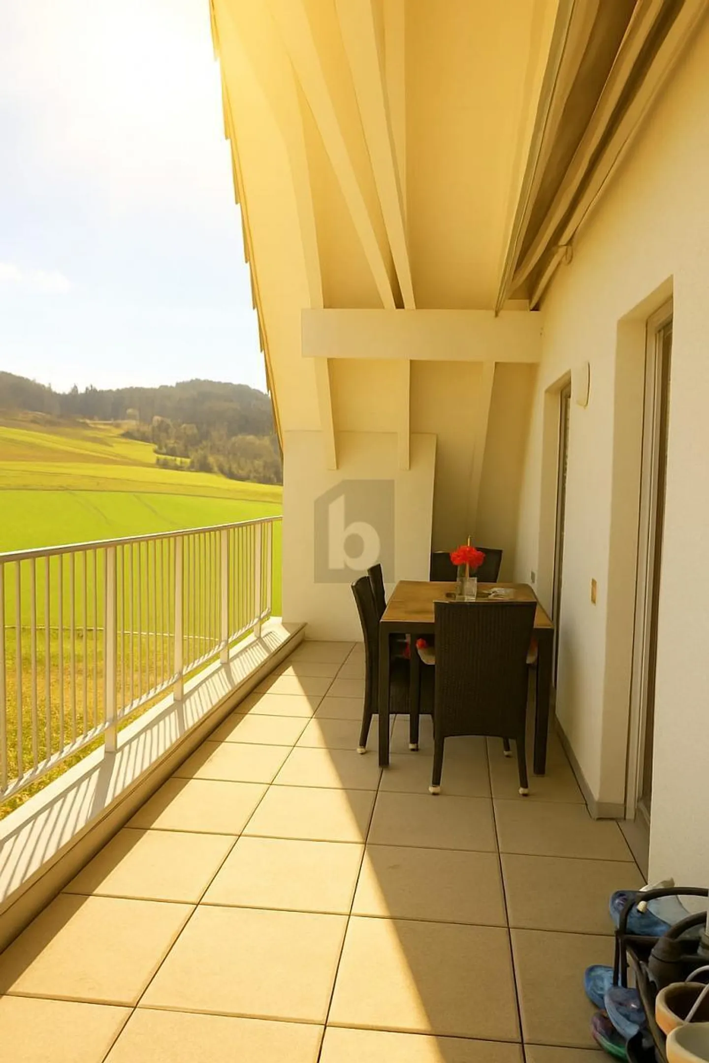 SPACIEUX ET STYLÉ AVEC CUISINE OUVERTE - Photo 5 sur 6