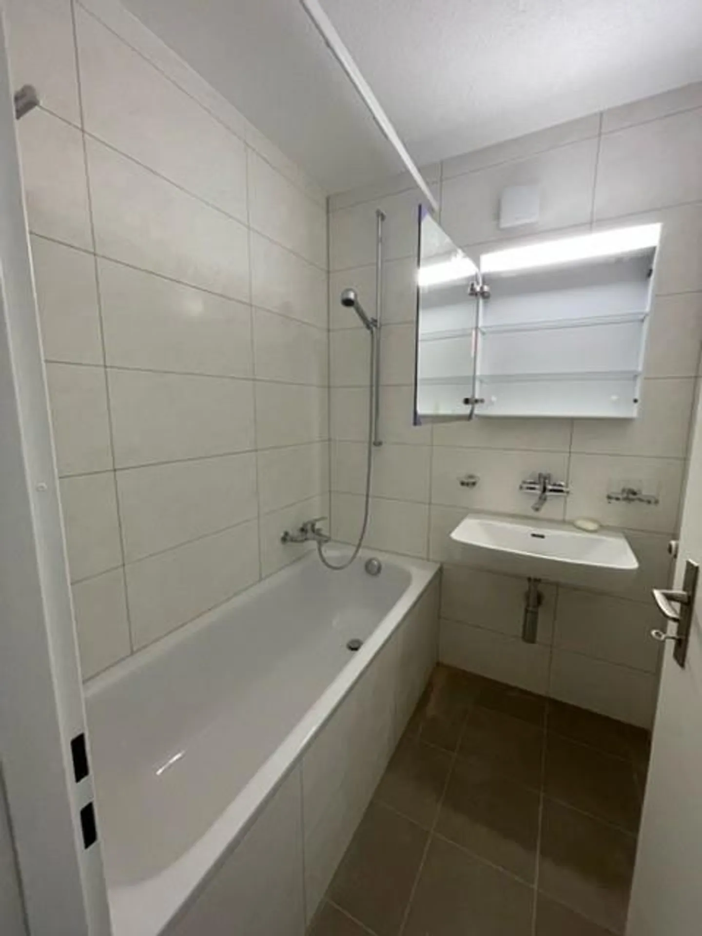 Appartement spacieux de 3,5 pièces à louer dans un endroit calme - Photo 8 sur 9