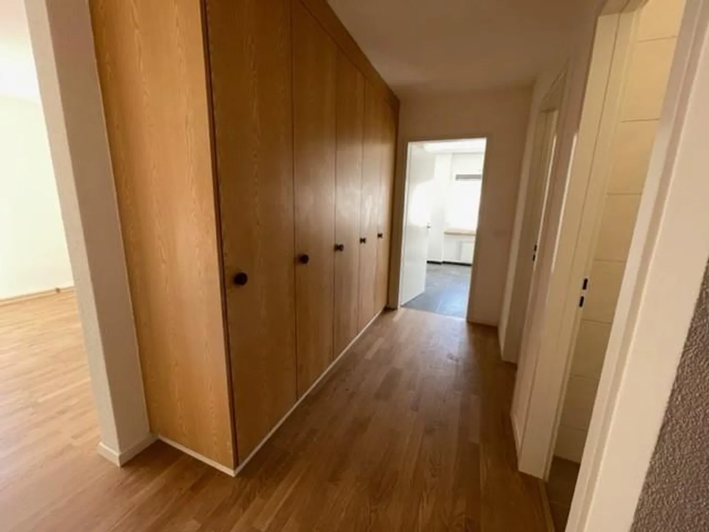 Appartement spacieux de 3,5 pièces à louer dans un endroit calme - Photo 5 sur 9