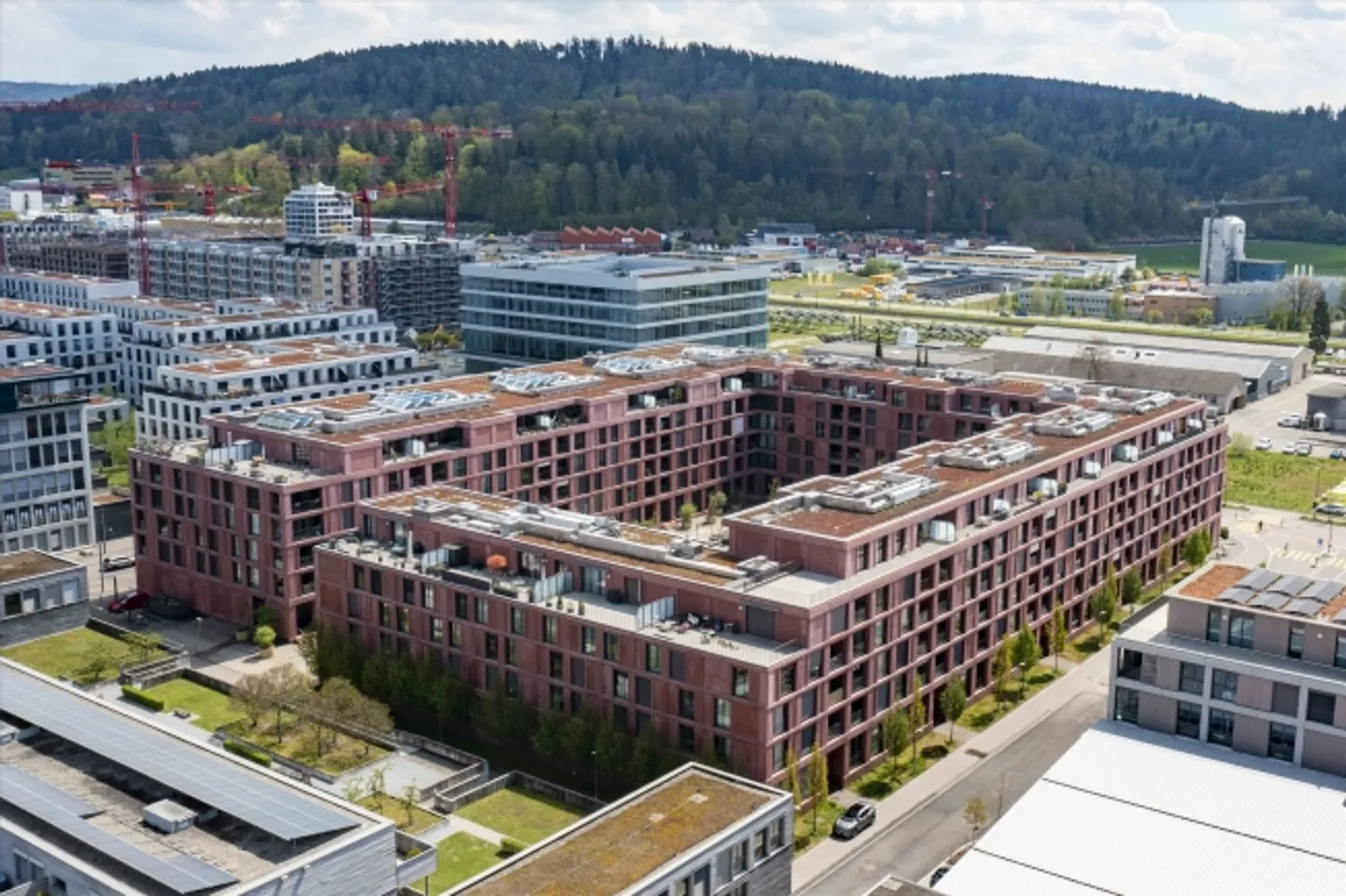 Modern 3.5-Room Apartment - Photo 1 of 1