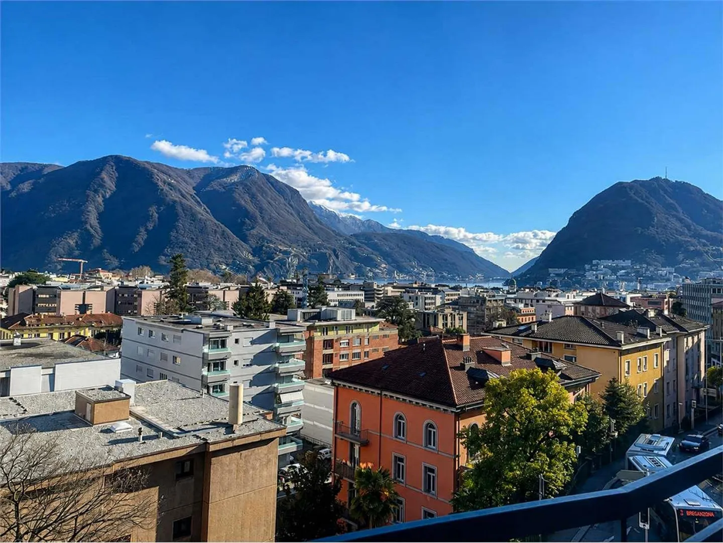 APPARTAMENTO PER VACANZE CON VISTA SUL LAGO NEL CUORE DI LUGANO - Foto 2 di 2