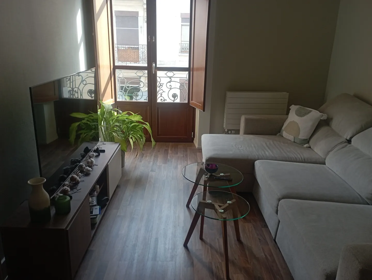 Charming 4-Room Apartment - Photo 2 of 12
