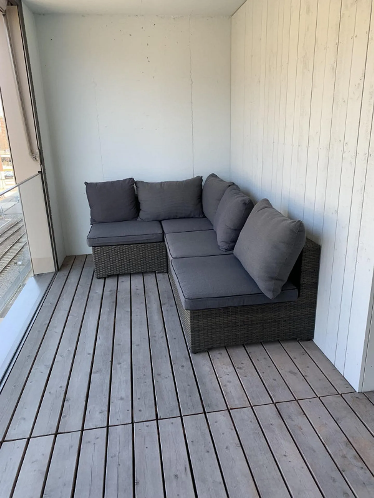 Beautiful 3.5 Room Apartment with a Dream Large Balcony - Photo 6 of 7