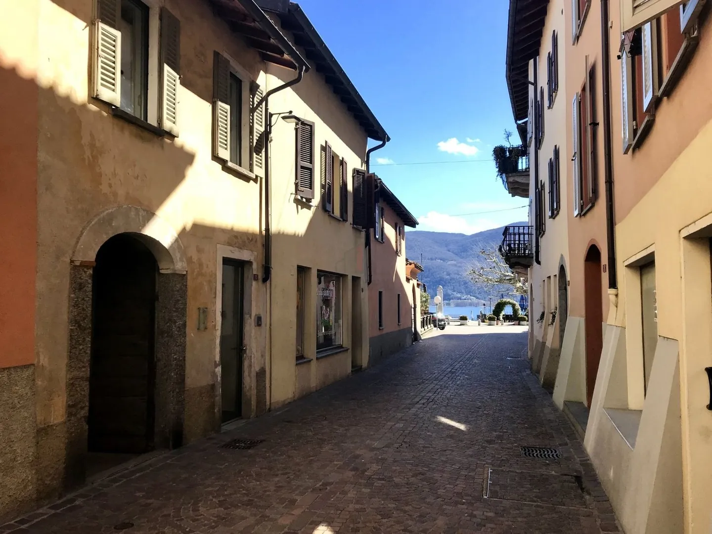 A unique project, just two steps from the lake - Photo 1 of 13