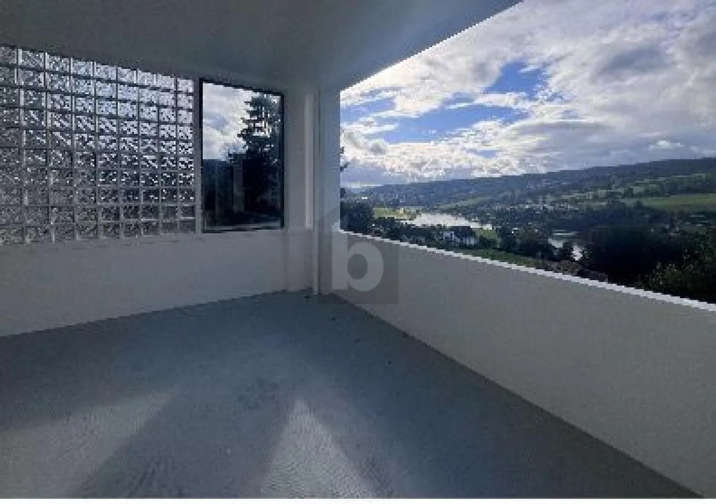 MODERNE UNVERBAUTE AUSSICHT AUF DIE BERGE - Foto 4 von 5
