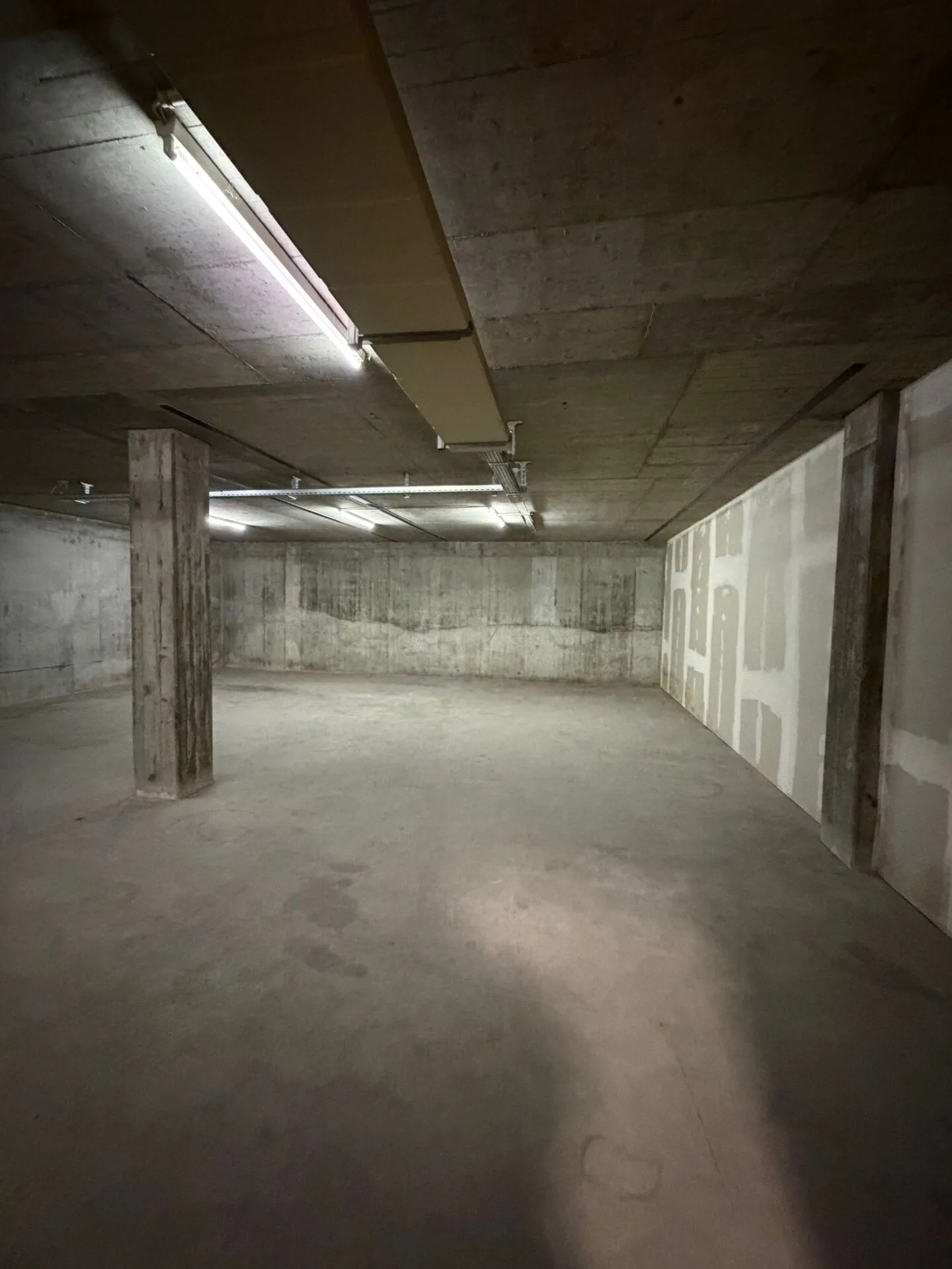 Magazzini al 1° piano interrato con rampe dirette e grande ascensore per merci in affitto - Foto 3 di 3