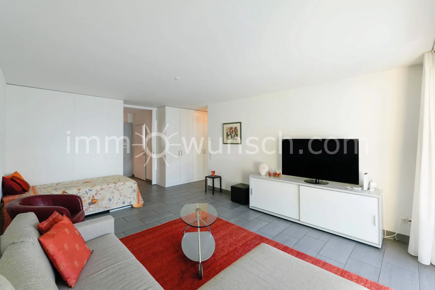 Charmante 2 ½ Zi. Eigentumswg., mit 2. Wohnsitzbewilligung - Foto 4 di 11