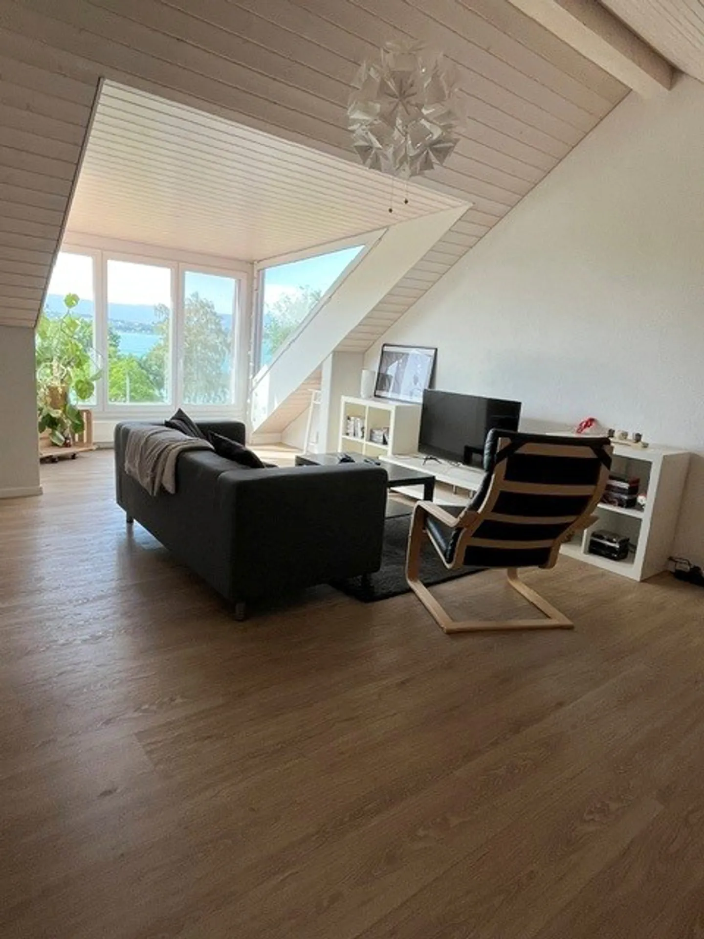 Charmante Wohnung mit Seesicht - Foto 2 von 12