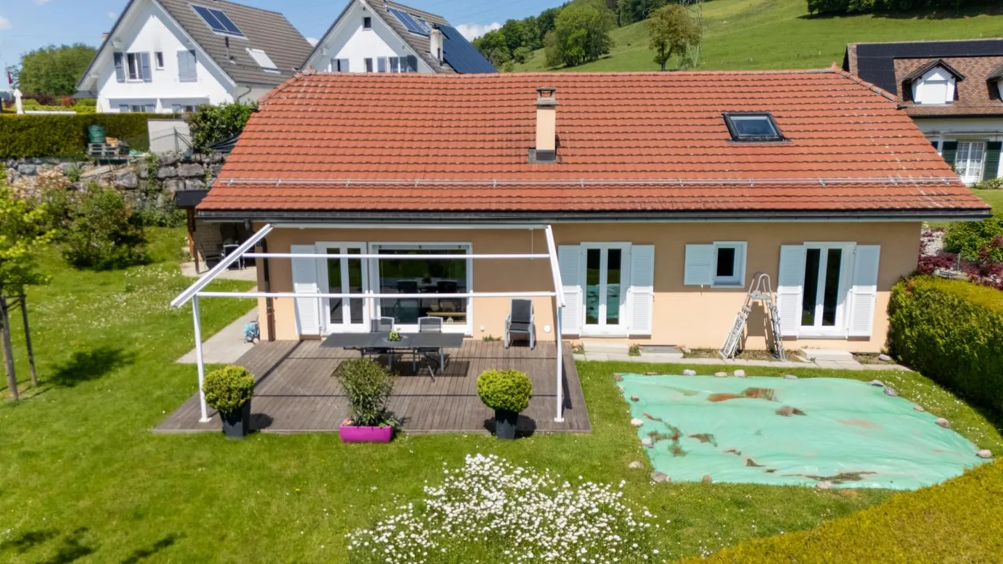 7.5 Room House - Photo 8 of 10