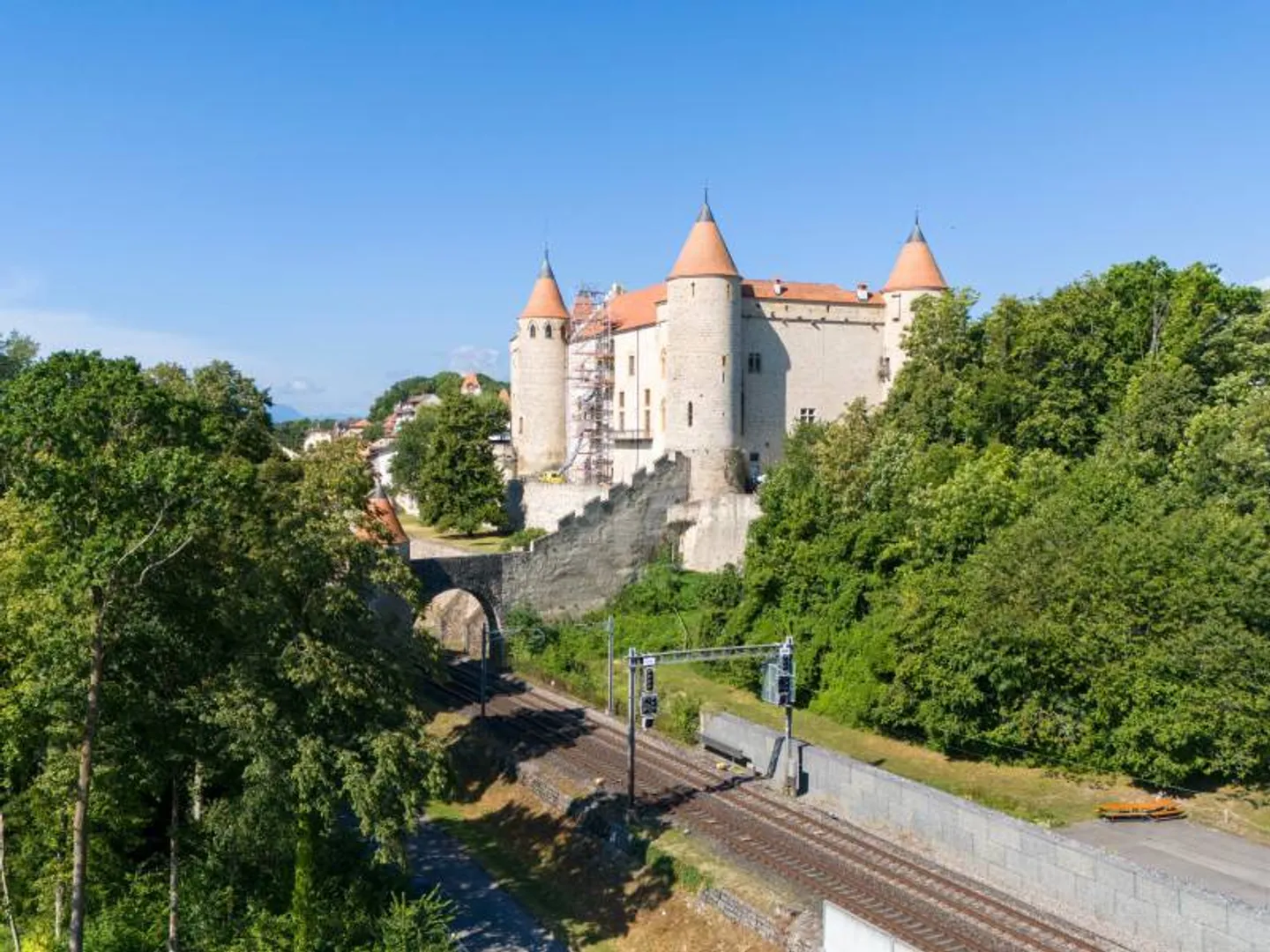 Spacieux appartement avec vue sur le Château de Grandson - Photo 3 sur 9