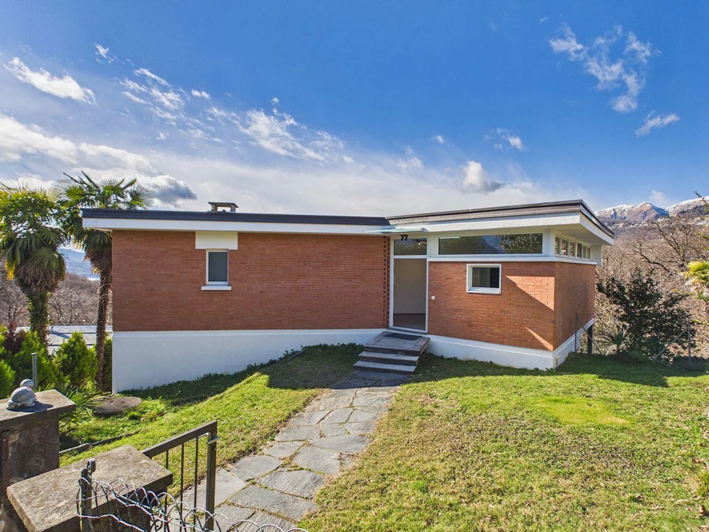 Panoramic Villa with Large Garden and Open View - Breganzona - Photo 2 of 13