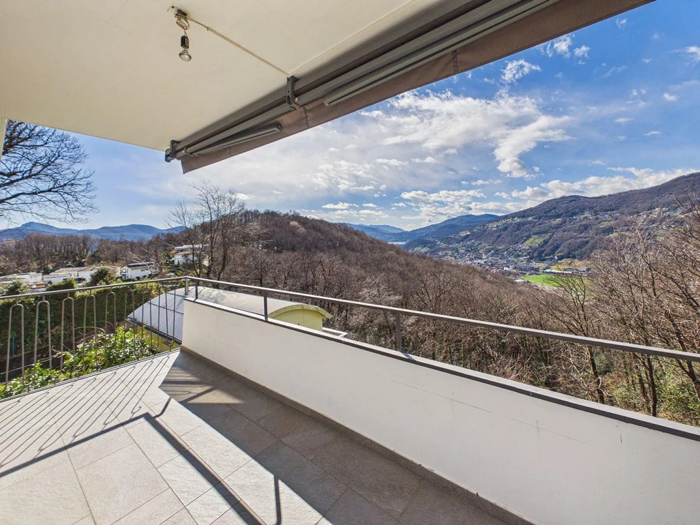 Panoramic Villa with Large Garden and Open View - Breganzona - Photo 9 of 13