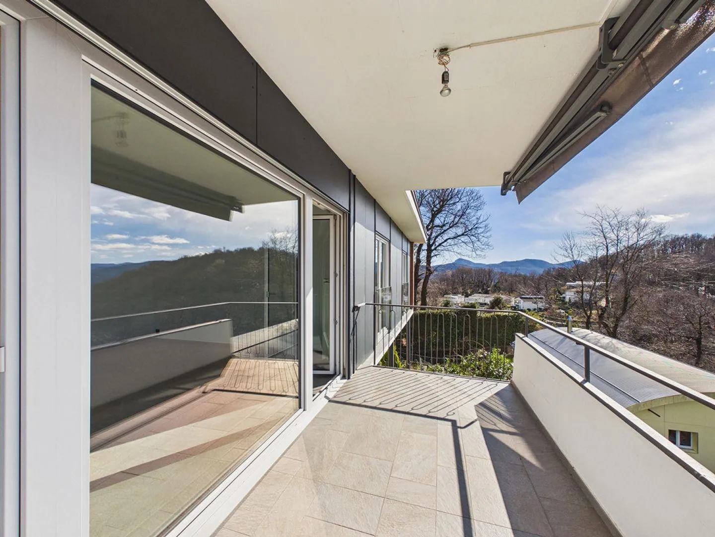 Panoramic Villa with Large Garden and Open View - Breganzona - Photo 11 of 13