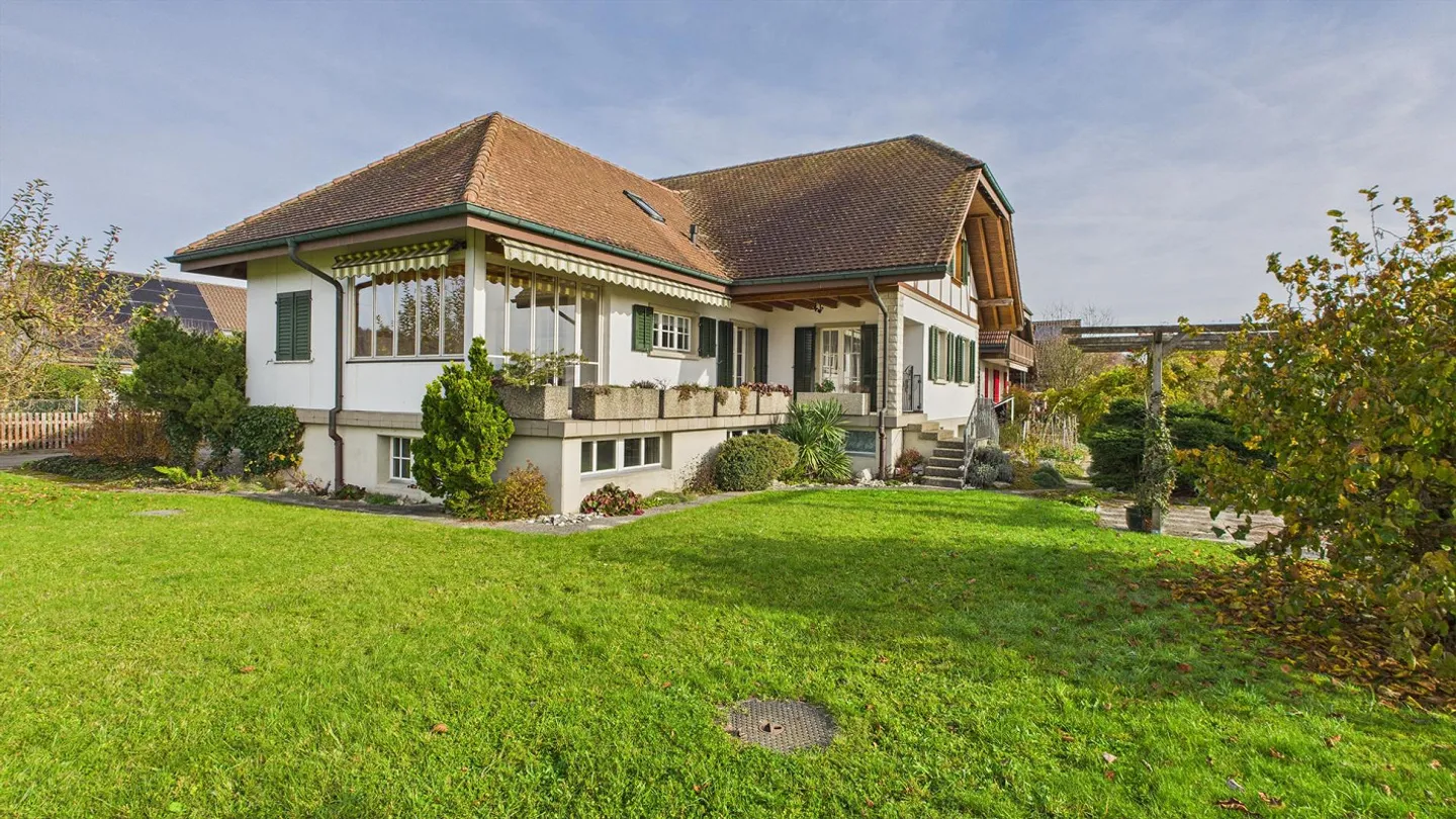 Detached Country House with a View - Photo 1 of 10