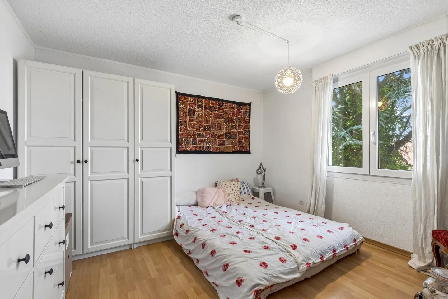 8.5-Room Single-Family House with Conservatory, Pool, and Versatile Space Offer - Photo 6 of 14