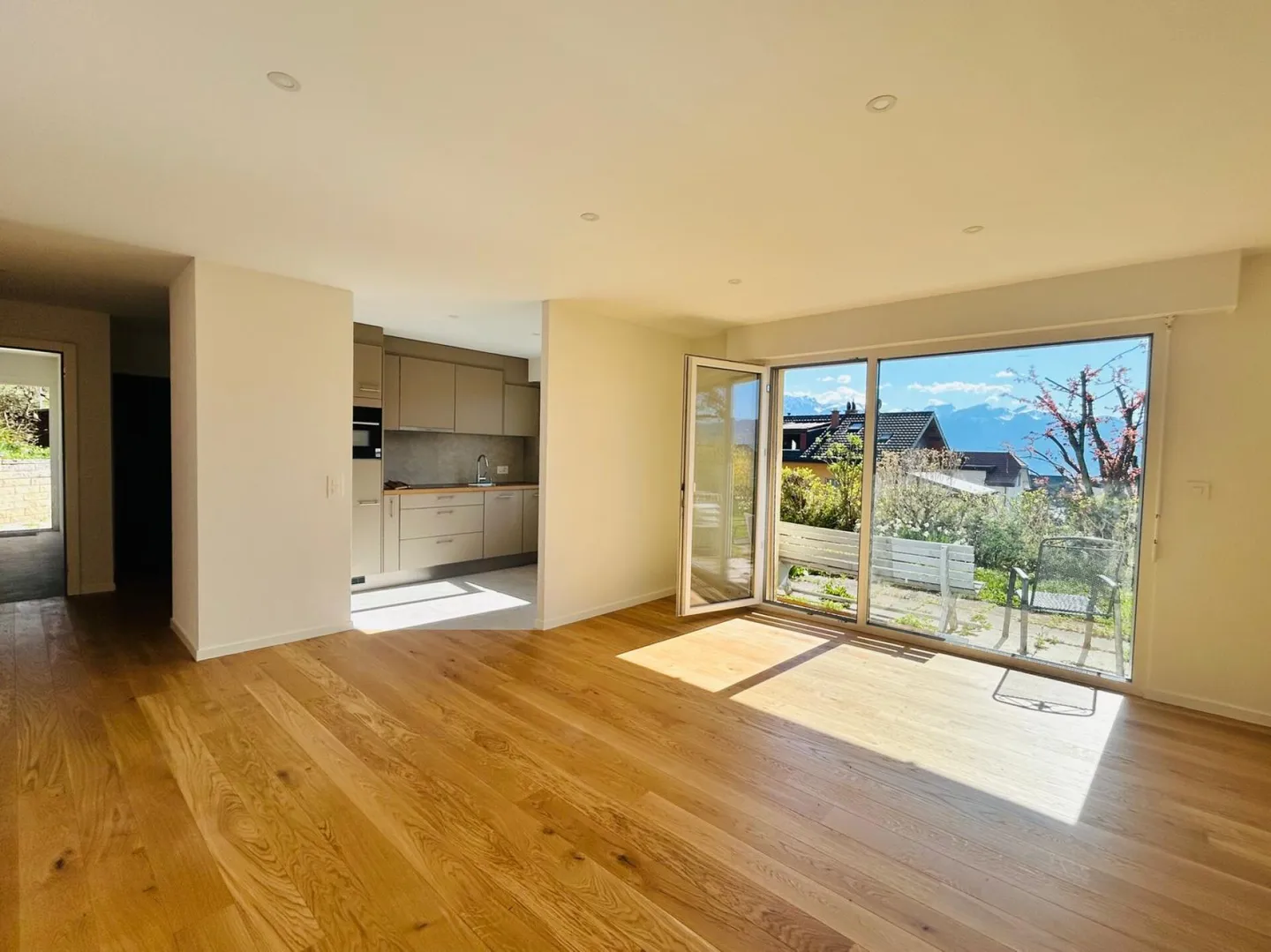 New, bright 2.5-room apartment on the ground floor with garden - Photo 1 of 7