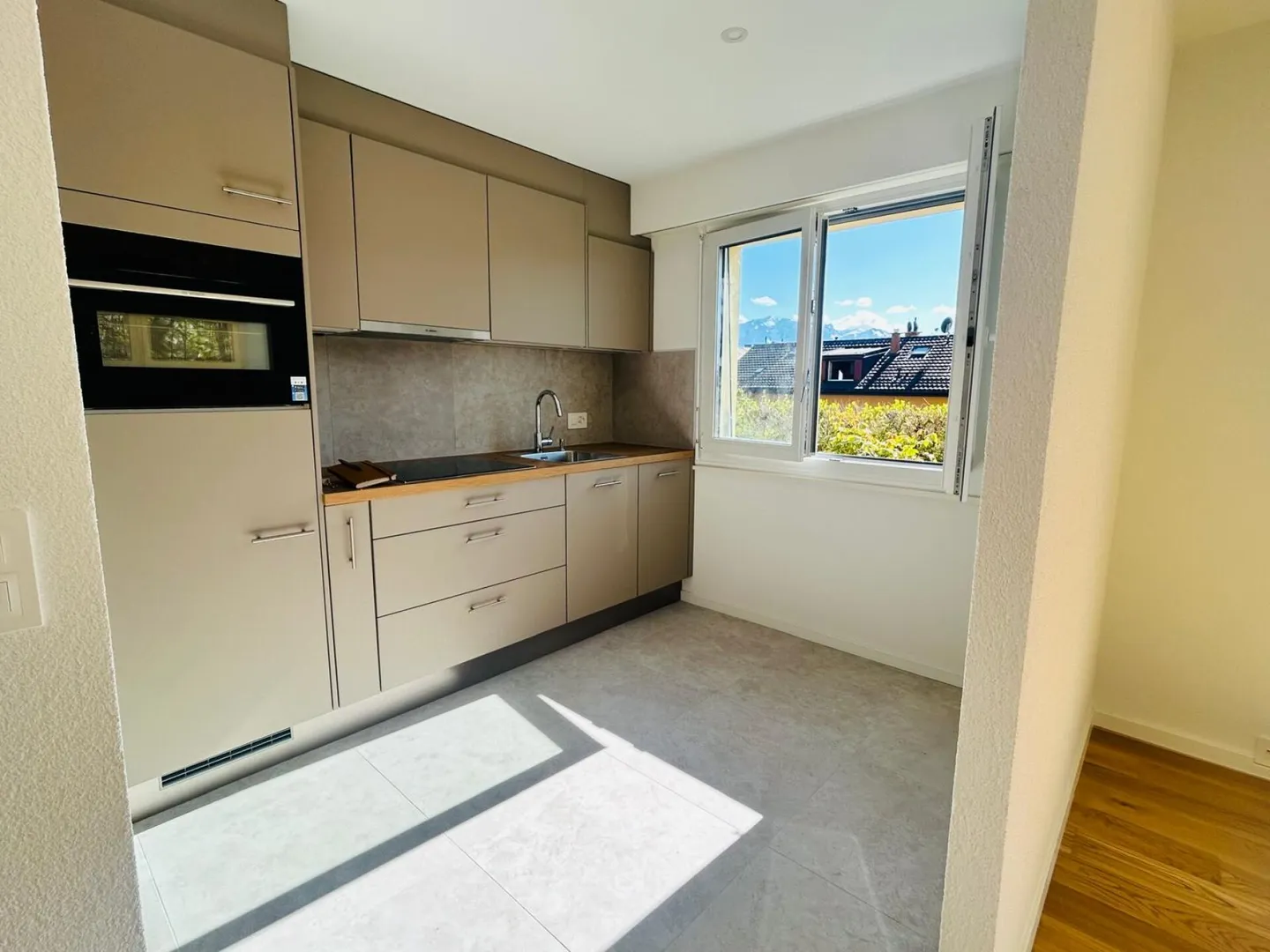 New, bright 2.5-room apartment on the ground floor with garden - Photo 2 of 7