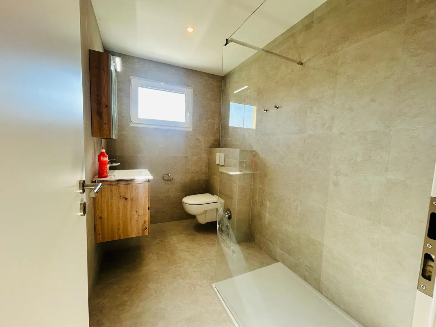 New, bright 2.5-room apartment on the ground floor with garden - Photo 6 of 7