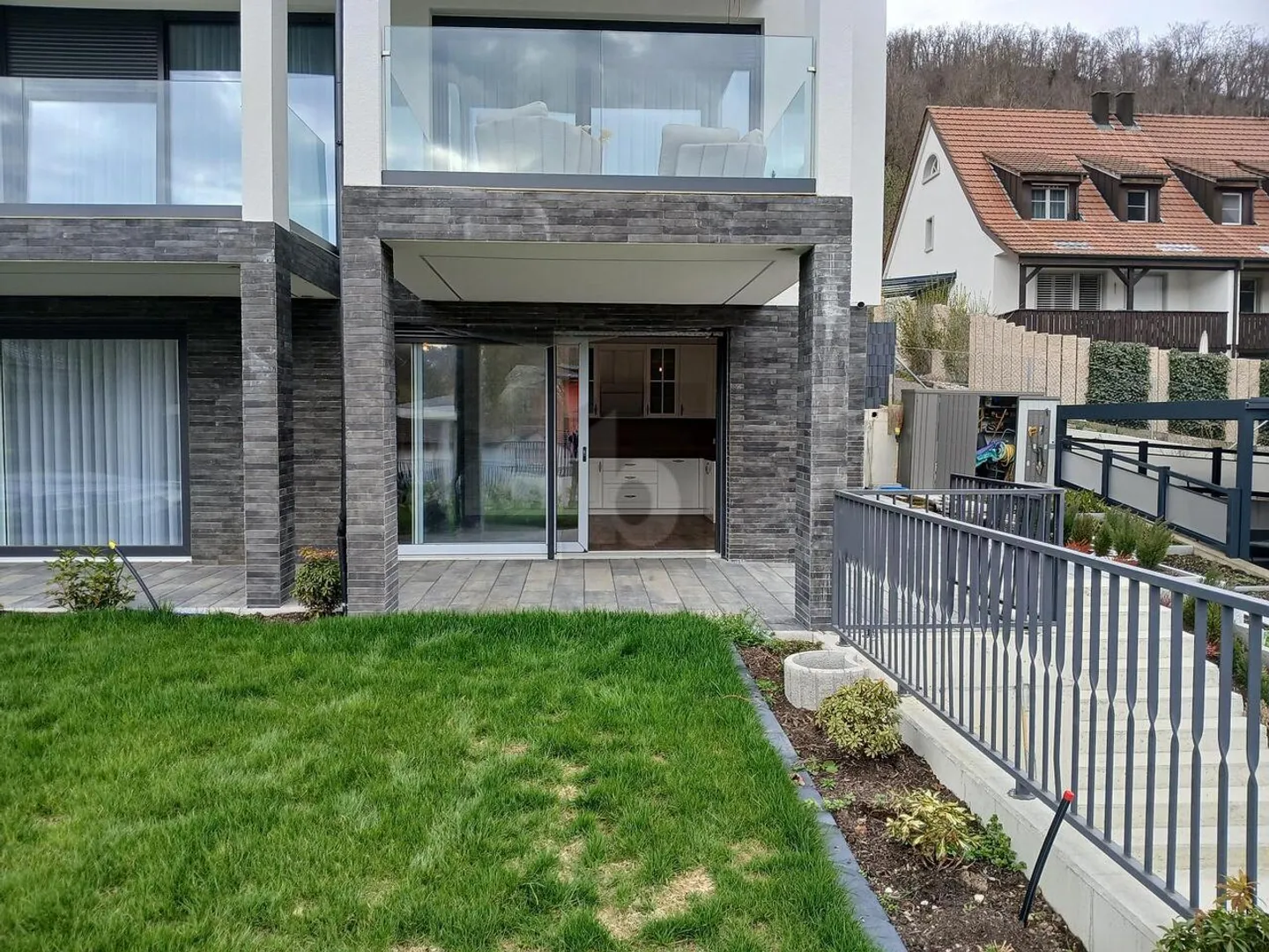 FIRST OCCUPANCY - MODERN AND COZY WITH GARDEN - Photo 2 of 6