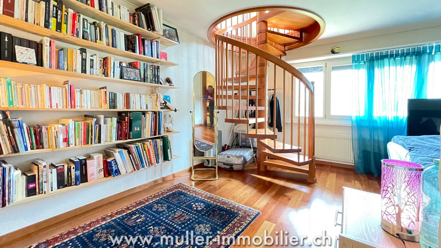 Atypical duplex with balcony, away from traffic and close to amenities - Photo 6 of 12