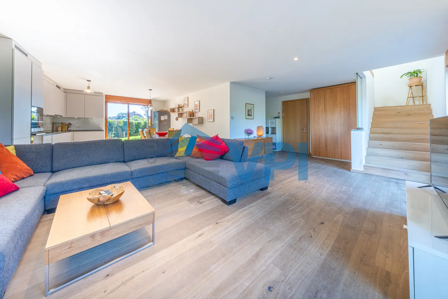 Modern Duplex Apartment with Garden - Photo 3 of 13