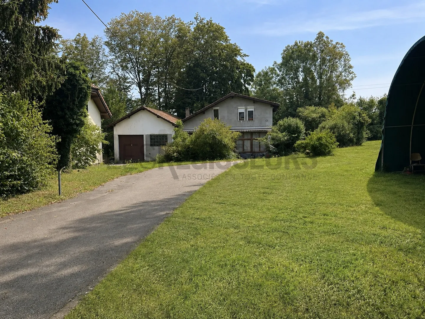 Mixed-use building for sale - Photo 1 of 1