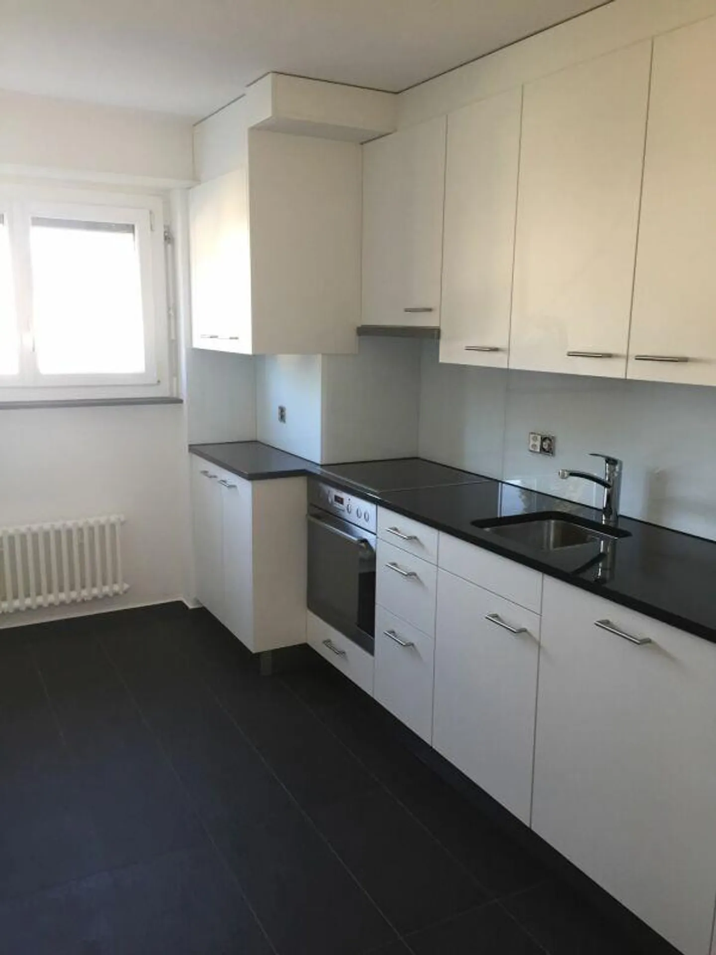 Appartement 4.0 pièces fraîchement rénové avec balcon - Photo 2 sur 5