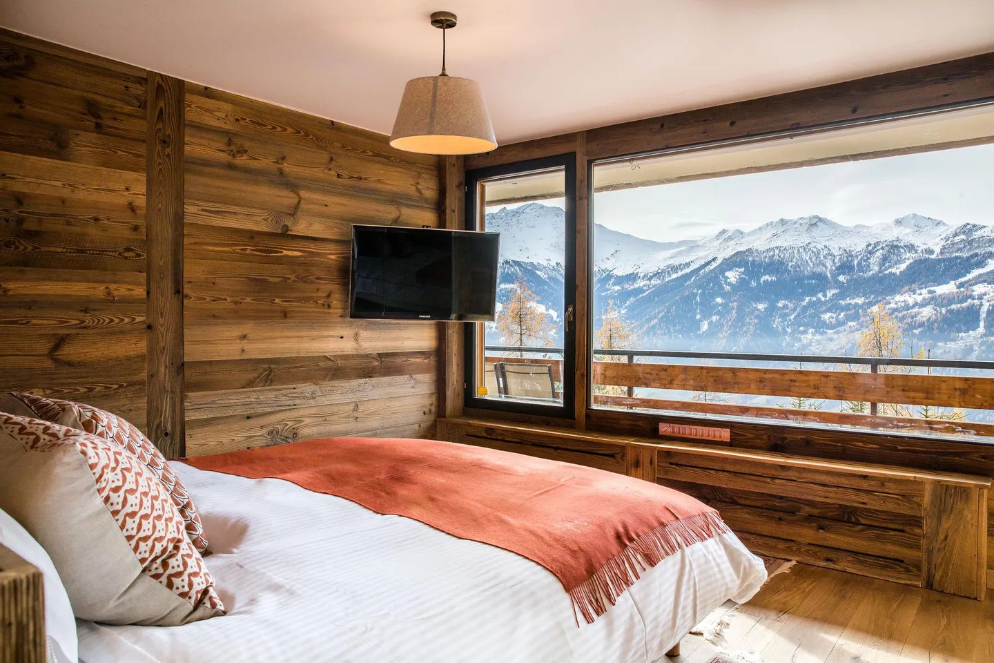 Magnificent 2-bedroom apartment in the center of Verbier with valley views - Photo 5 of 15