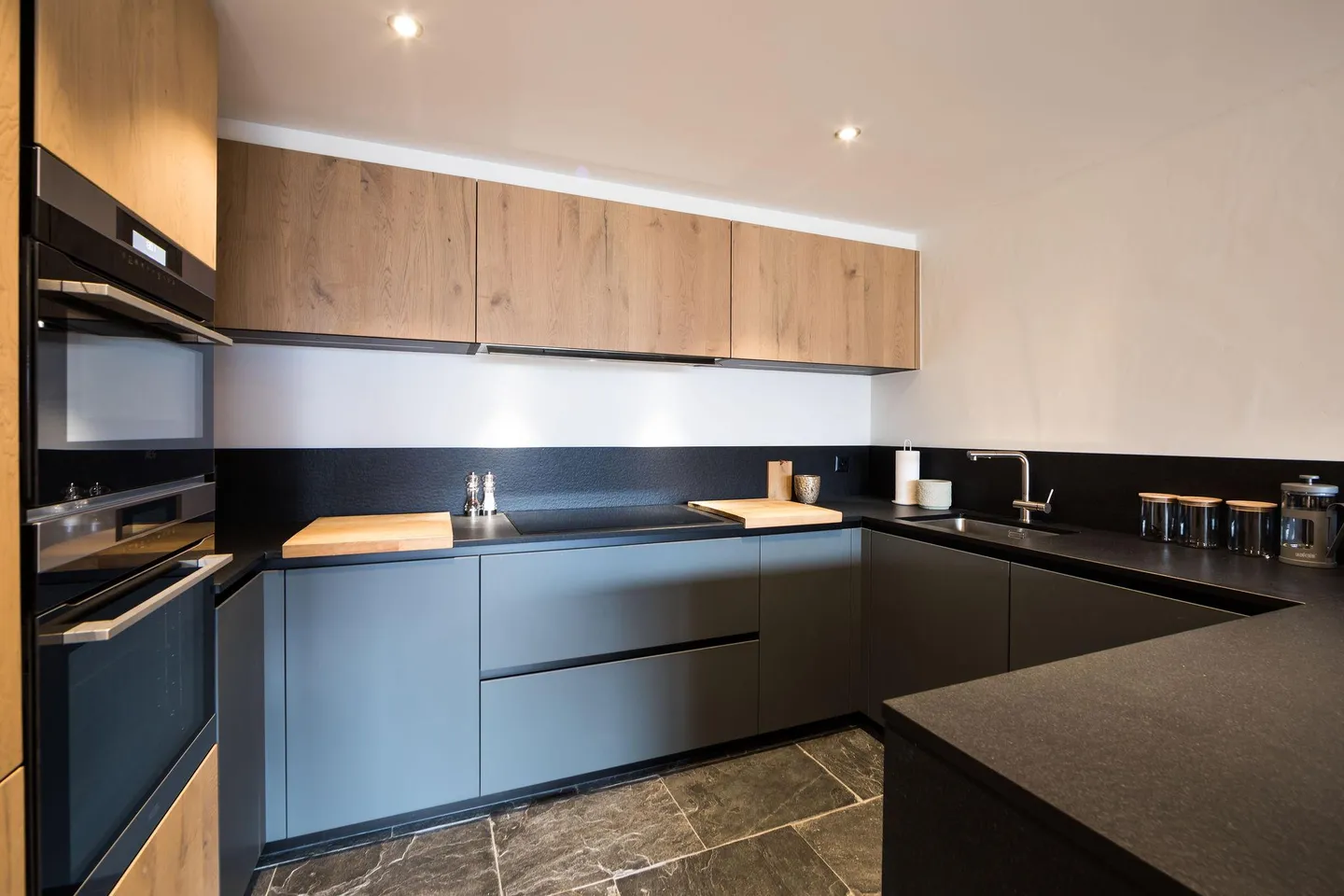 Magnificent 2-bedroom apartment in the center of Verbier with valley views - Photo 4 of 15