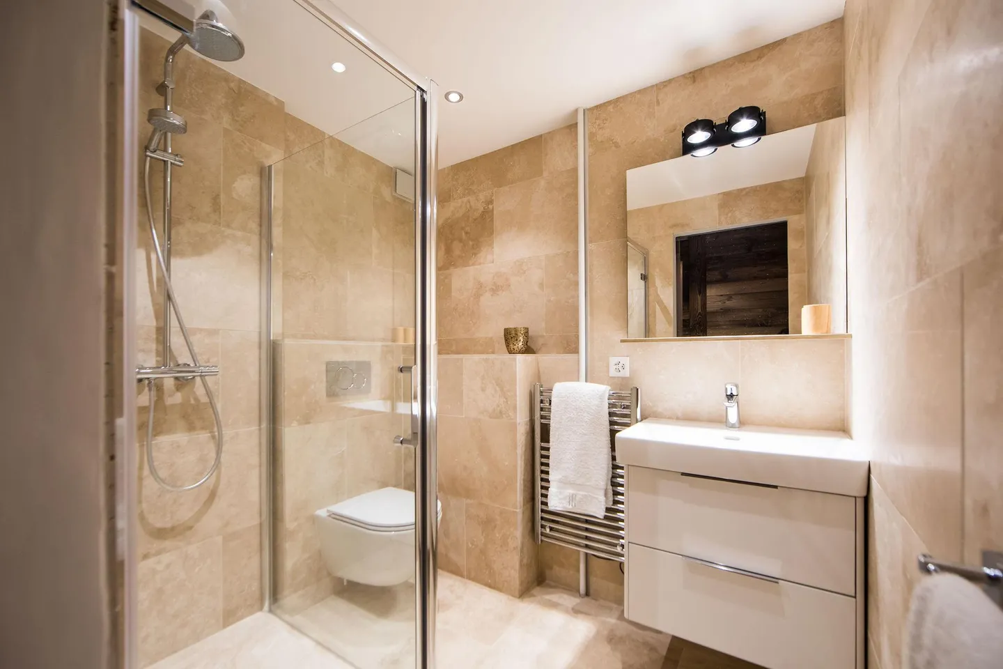 Magnificent 2-bedroom apartment in the center of Verbier with valley views - Photo 12 of 15